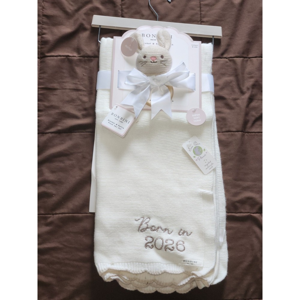 Bonbini New York infant blanket and plush rattle set. Cream, soft, NWT Baby Gift
